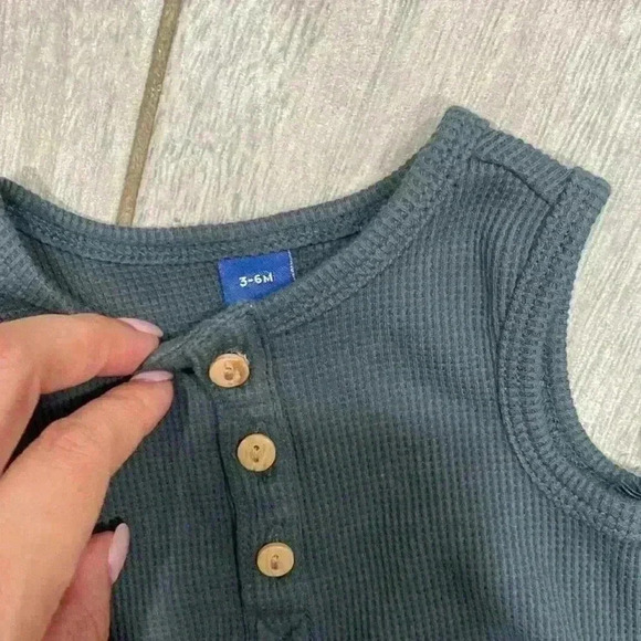 Old Navy Bodysuits Onsies Size 3-6 Months - Picture 3 of 5